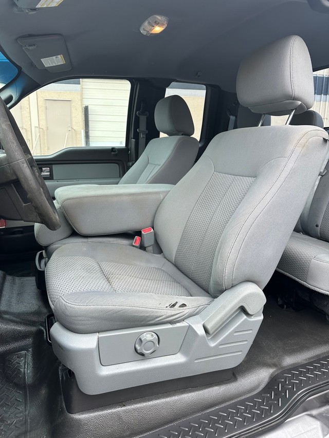 Ford F-150 Vehicle Full-screen Gallery Image 11