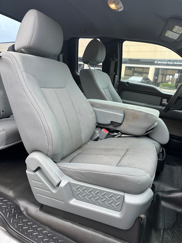 Ford F-150 Vehicle Full-screen Gallery Image 15