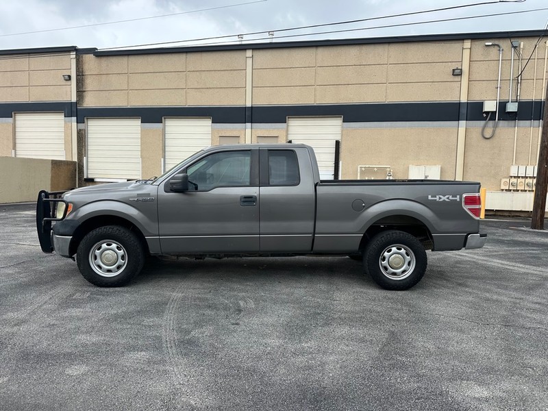 Ford F-150 Vehicle Full-screen Gallery Image 02