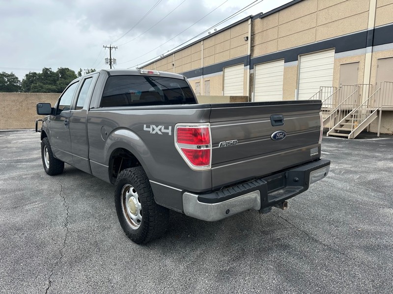 Ford F-150 Vehicle Full-screen Gallery Image 03
