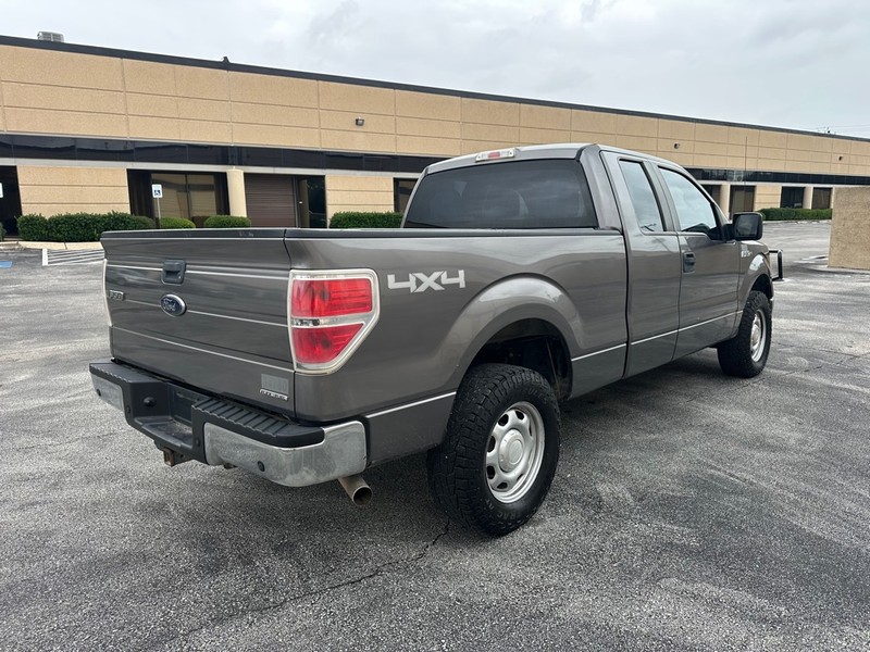 Ford F-150 Vehicle Full-screen Gallery Image 04