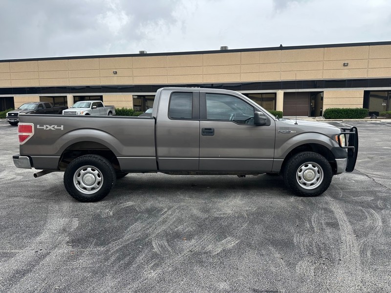Ford F-150 Vehicle Full-screen Gallery Image 05