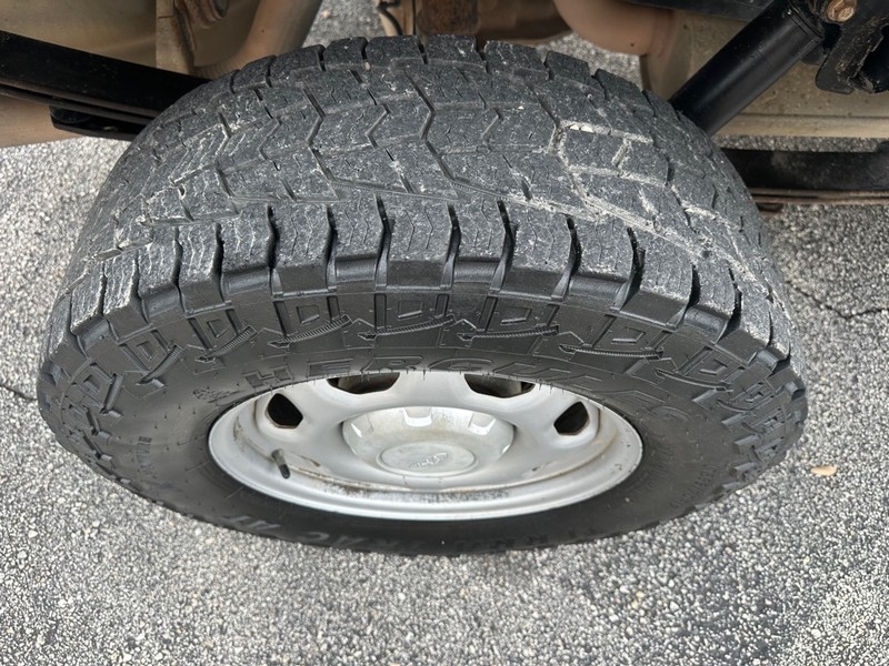 Ford F-150 Vehicle Full-screen Gallery Image 08