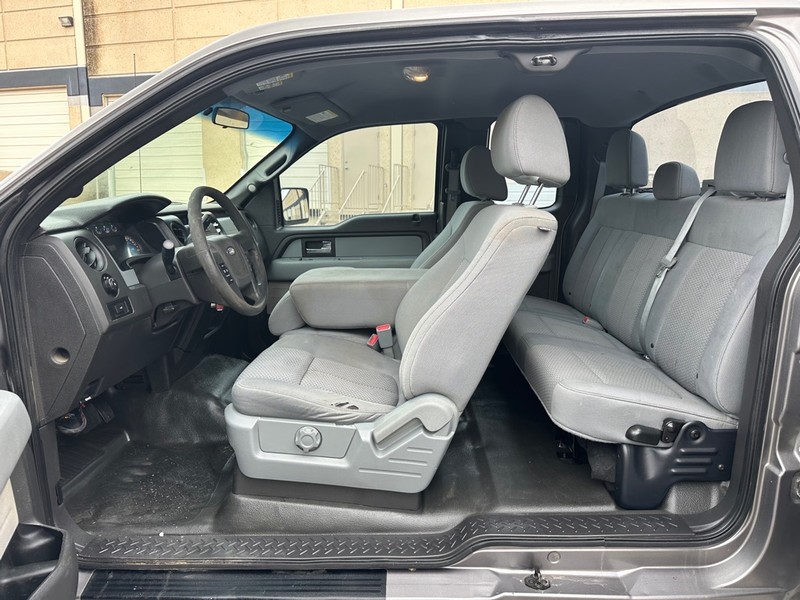 Ford F-150 Vehicle Full-screen Gallery Image 09