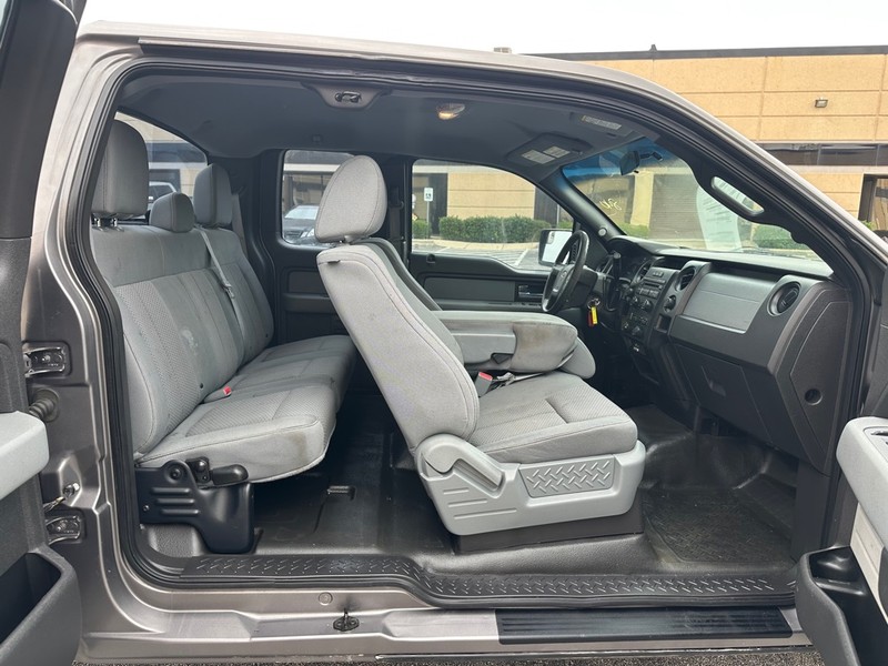 Ford F-150 Vehicle Full-screen Gallery Image 13