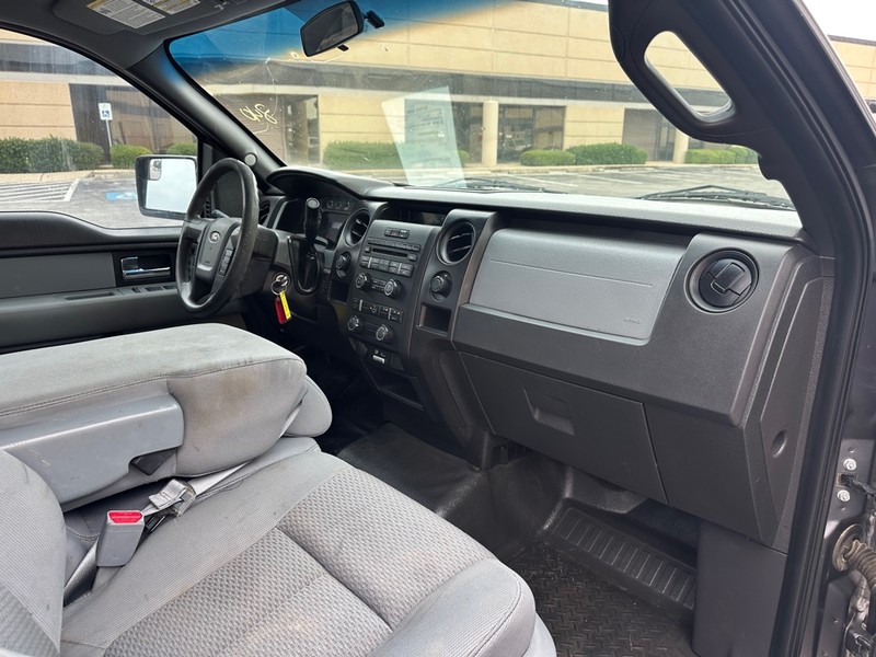 Ford F-150 Vehicle Full-screen Gallery Image 16