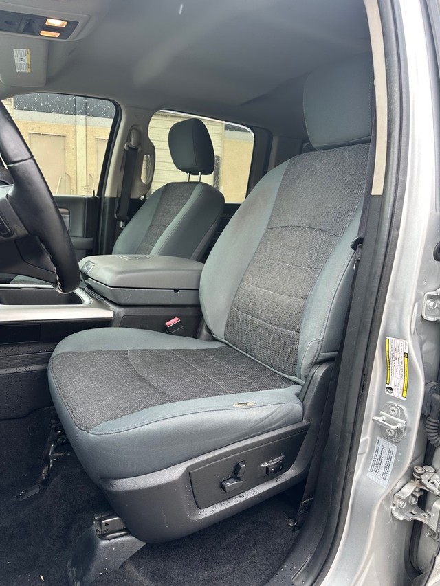 Ram 1500 Vehicle Full-screen Gallery Image 13