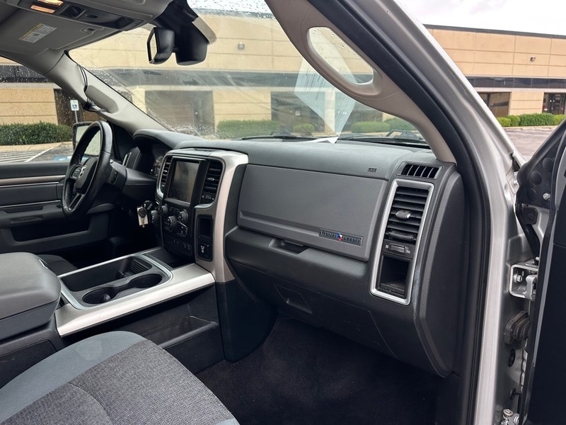 Ram 1500 Vehicle Full-screen Gallery Image 12