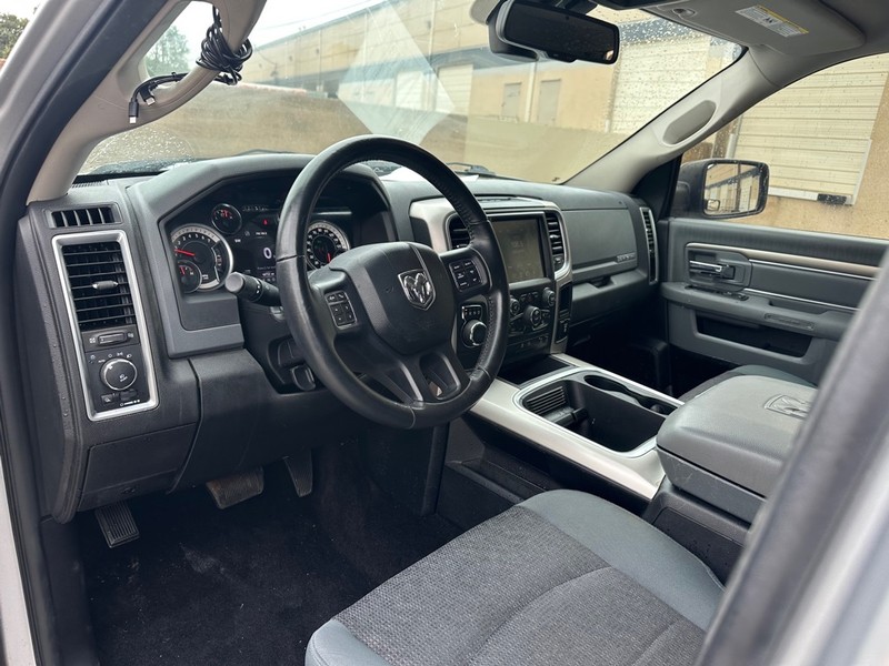 Ram 1500 Vehicle Full-screen Gallery Image 14