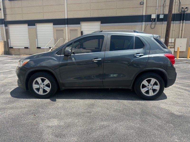 Chevrolet Trax Vehicle Full-screen Gallery Image 02