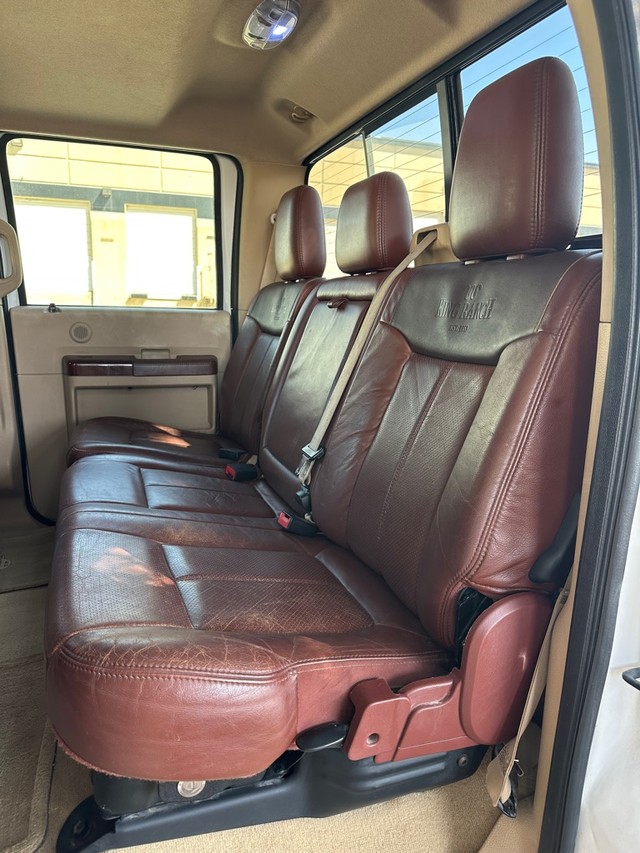 Ford Super Duty F-250 SRW Vehicle Full-screen Gallery Image 09