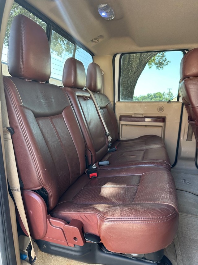 Ford Super Duty F-250 SRW Vehicle Full-screen Gallery Image 10