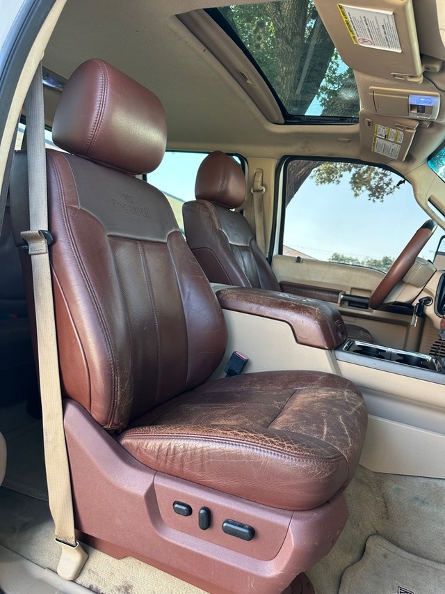 Ford Super Duty F-250 SRW Vehicle Full-screen Gallery Image 13