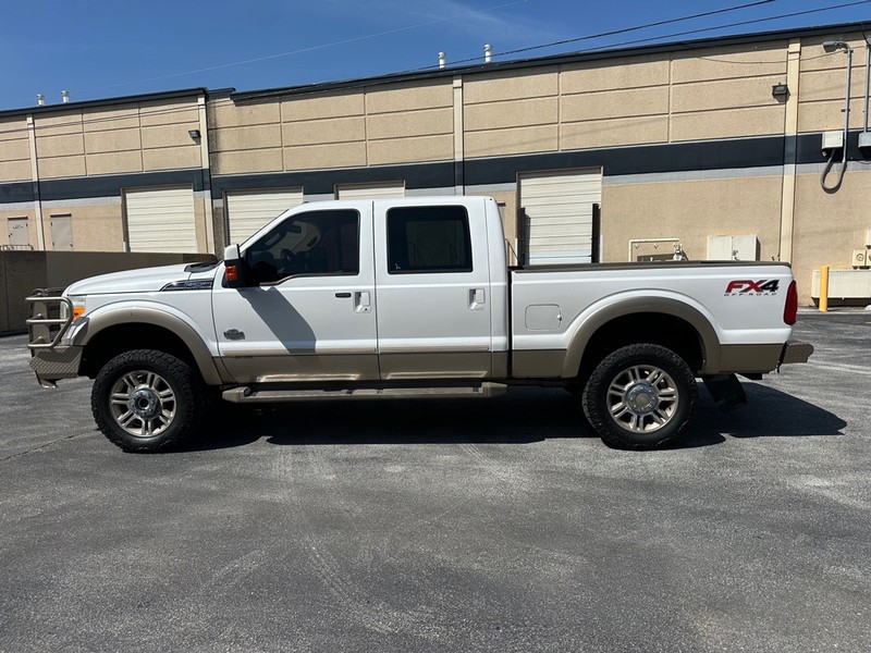 Ford Super Duty F-250 SRW Vehicle Full-screen Gallery Image 02