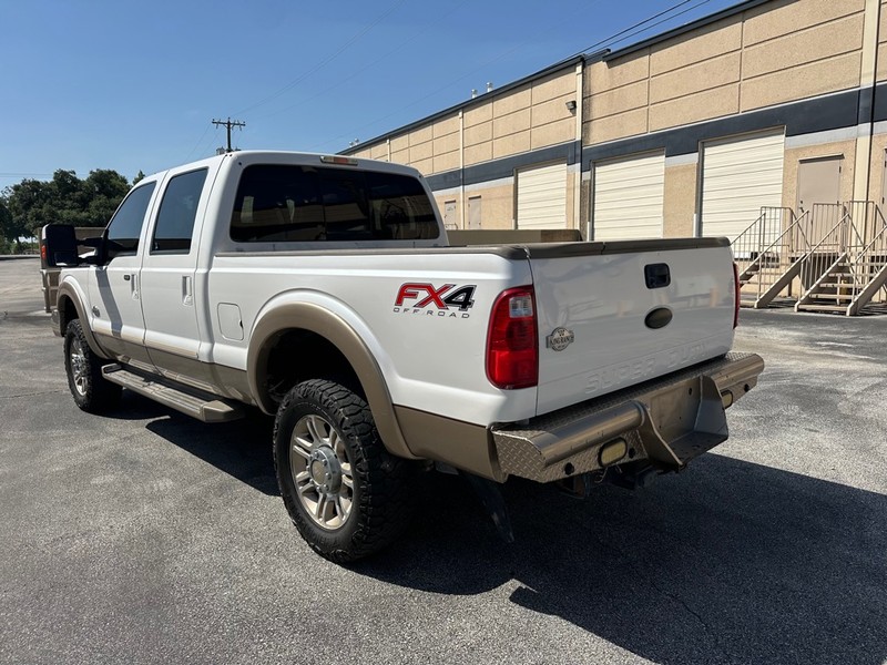 Ford Super Duty F-250 SRW Vehicle Full-screen Gallery Image 03