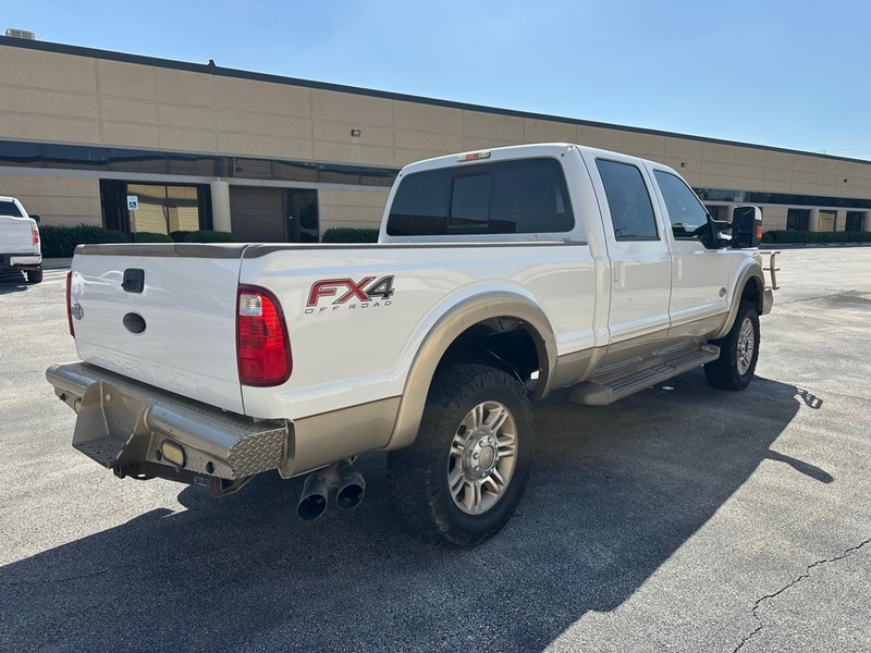 Ford Super Duty F-250 SRW Vehicle Full-screen Gallery Image 04