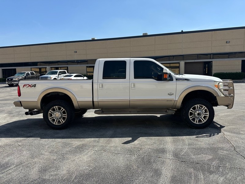Ford Super Duty F-250 SRW Vehicle Full-screen Gallery Image 05
