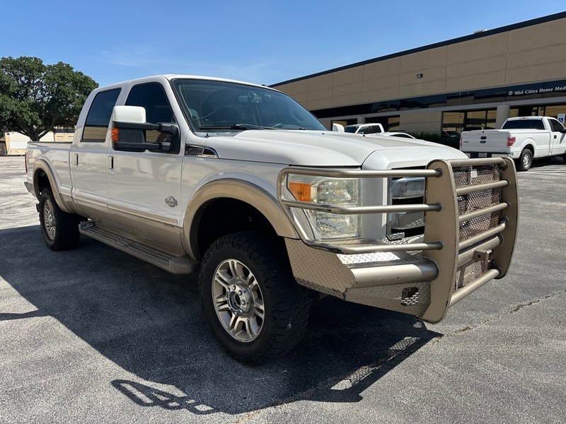 Ford Super Duty F-250 SRW Vehicle Full-screen Gallery Image 06
