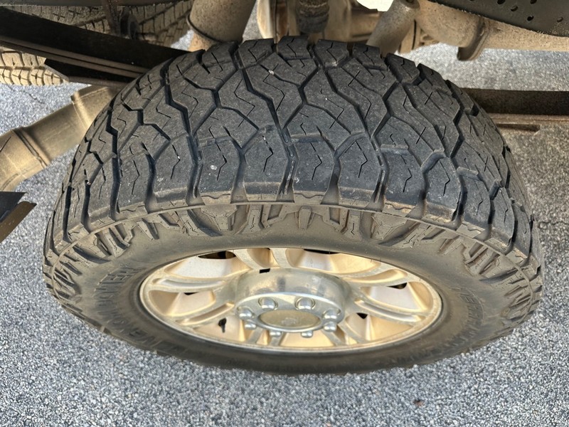 Ford Super Duty F-250 SRW Vehicle Full-screen Gallery Image 08