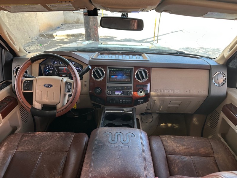 Ford Super Duty F-250 SRW Vehicle Full-screen Gallery Image 11
