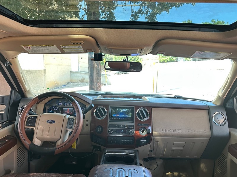 Ford Super Duty F-250 SRW Vehicle Full-screen Gallery Image 12
