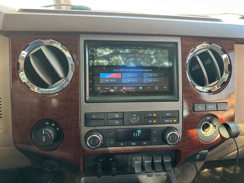 Ford Super Duty F-250 SRW Vehicle Full-screen Gallery Image 17