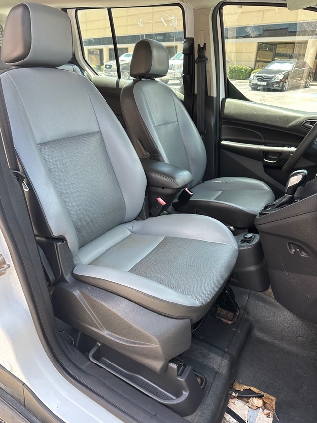 Ford Transit Connect Wagon Vehicle Full-screen Gallery Image 09