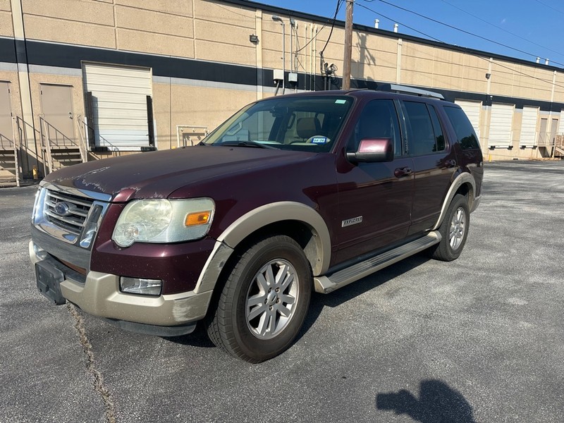 Ford Explorer Vehicle Full-screen Gallery Image 01
