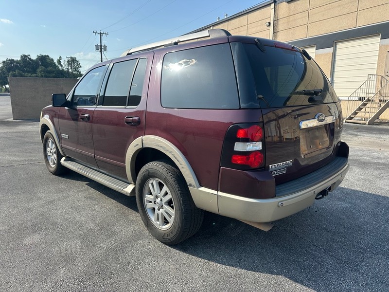Ford Explorer Vehicle Full-screen Gallery Image 03