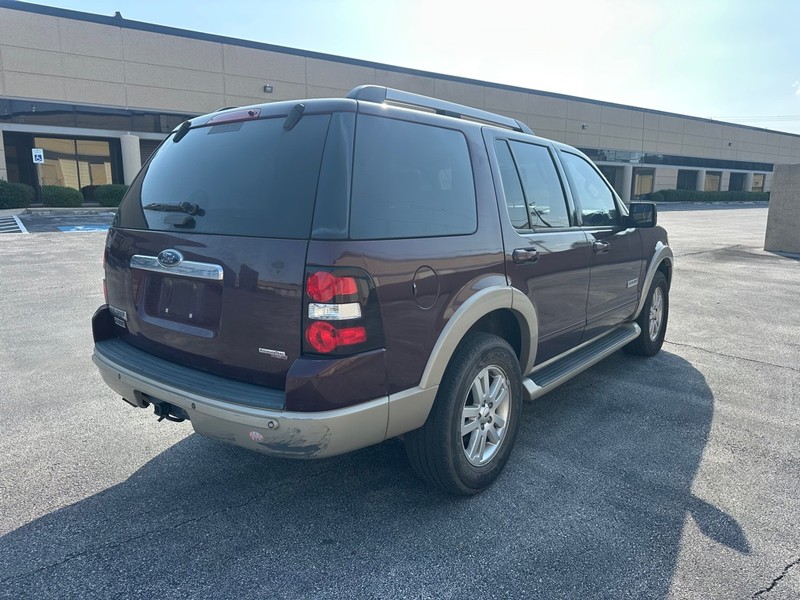 Ford Explorer Vehicle Full-screen Gallery Image 04