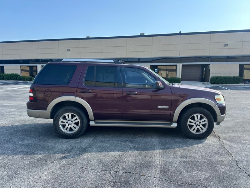 Ford Explorer Vehicle Full-screen Gallery Image 05