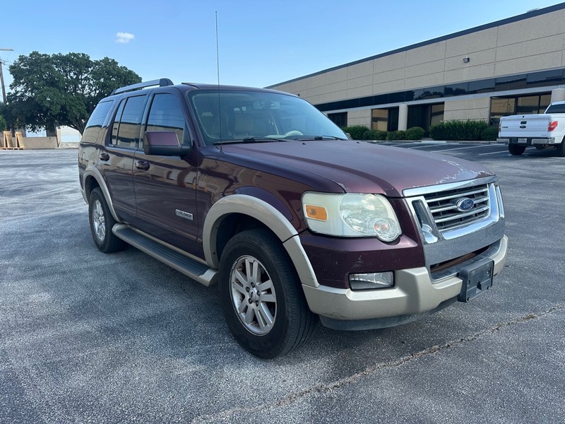 Ford Explorer Vehicle Full-screen Gallery Image 06