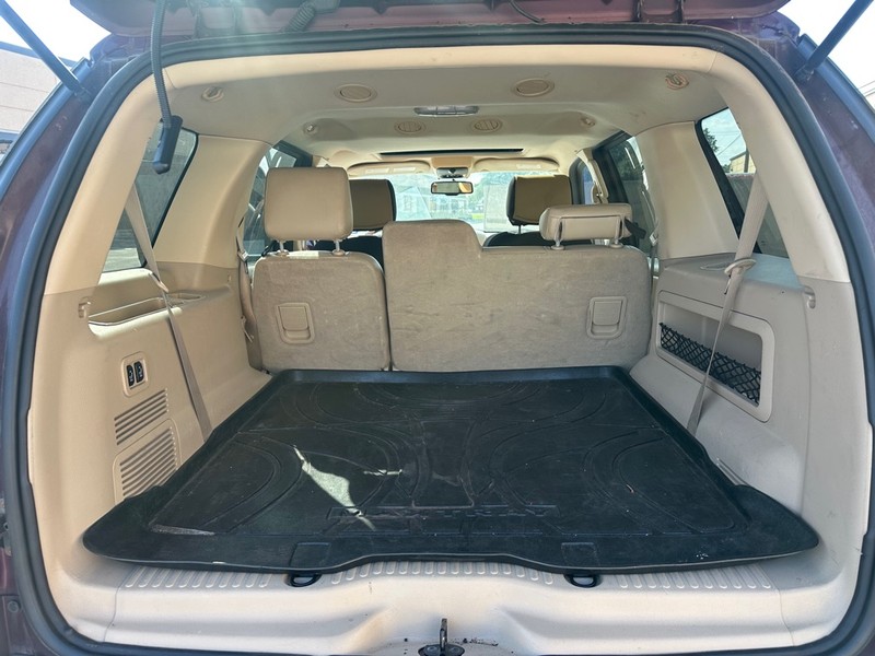Ford Explorer Vehicle Full-screen Gallery Image 07