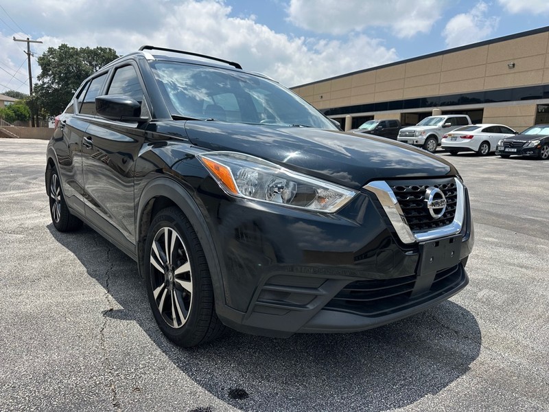 Nissan Kicks Vehicle Full-screen Gallery Image 06