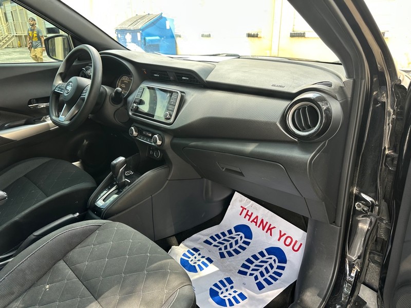 Nissan Kicks Vehicle Full-screen Gallery Image 11