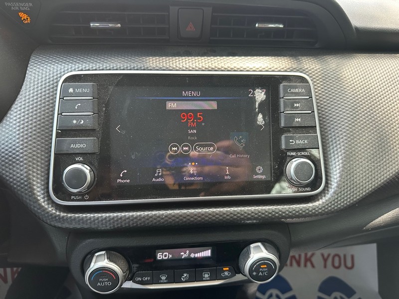Nissan Kicks Vehicle Full-screen Gallery Image 14