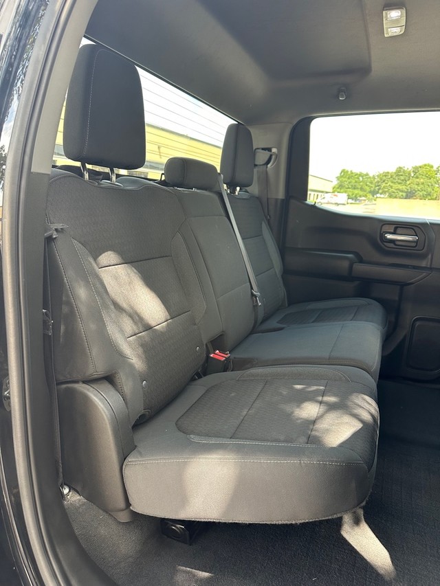 Chevrolet Silverado 1500 LTD Vehicle Full-screen Gallery Image 11