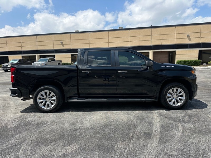 Chevrolet Silverado 1500 LTD Vehicle Full-screen Gallery Image 06