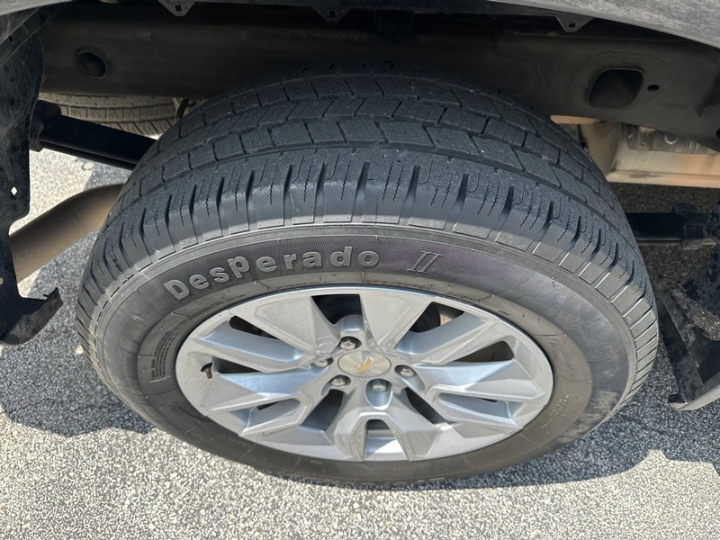 Chevrolet Silverado 1500 LTD Vehicle Full-screen Gallery Image 09