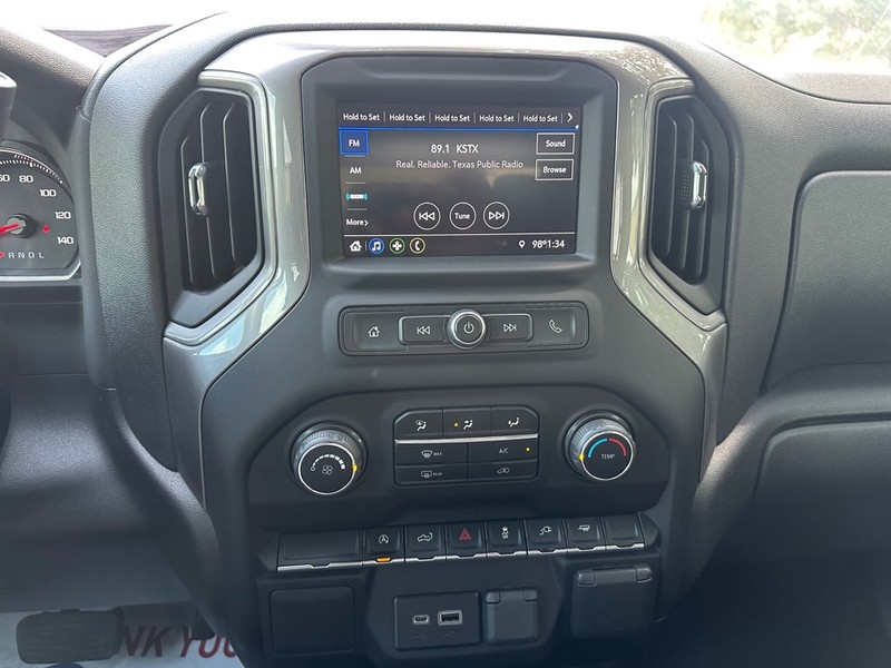 Chevrolet Silverado 1500 LTD Vehicle Full-screen Gallery Image 17