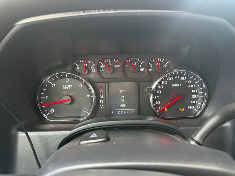 Chevrolet Silverado 1500 Vehicle Full-screen Gallery Image 16