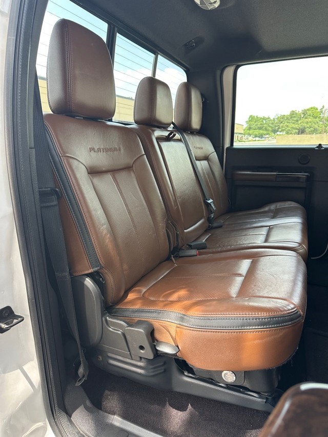 Ford Super Duty F-350 SRW Vehicle Full-screen Gallery Image 11
