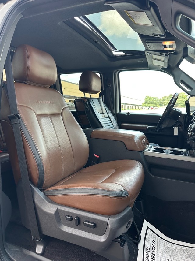 Ford Super Duty F-350 SRW Vehicle Full-screen Gallery Image 15
