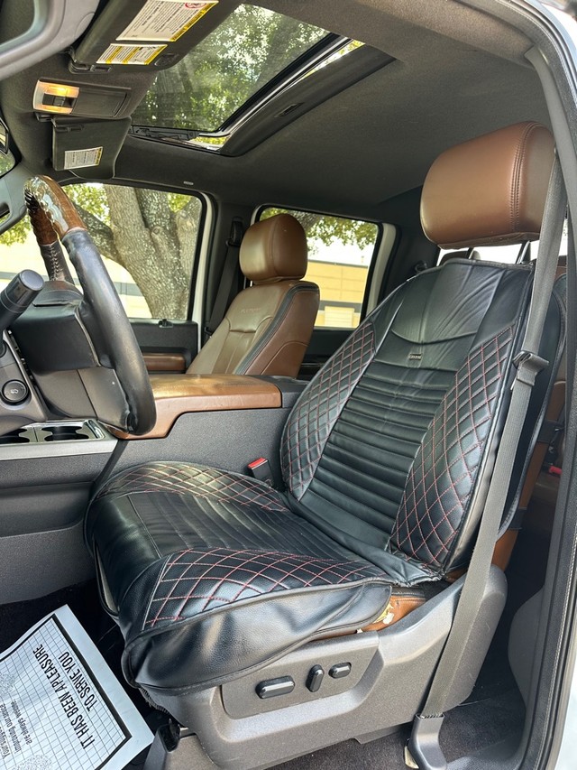 Ford Super Duty F-350 SRW Vehicle Full-screen Gallery Image 17