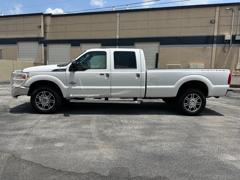 Ford Super Duty F-350 SRW Vehicle Full-screen Gallery Image 03