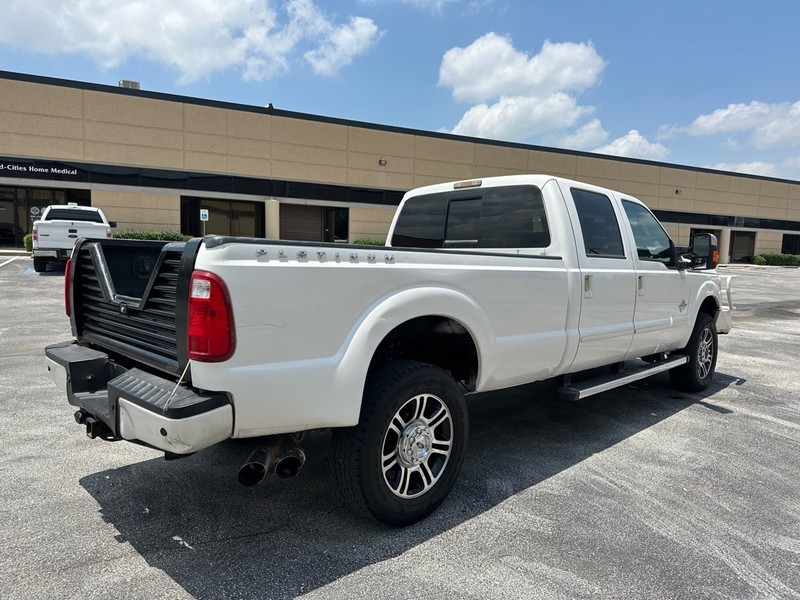 Ford Super Duty F-350 SRW Vehicle Full-screen Gallery Image 05