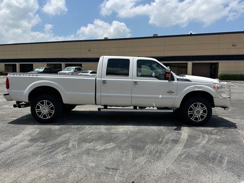 Ford Super Duty F-350 SRW Vehicle Full-screen Gallery Image 06