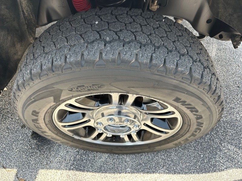Ford Super Duty F-350 SRW Vehicle Full-screen Gallery Image 08