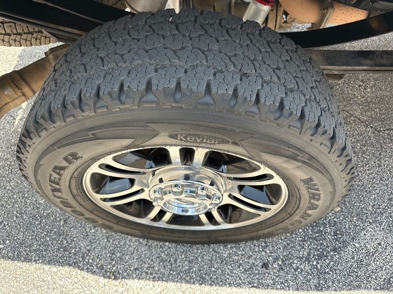 Ford Super Duty F-350 SRW Vehicle Full-screen Gallery Image 09