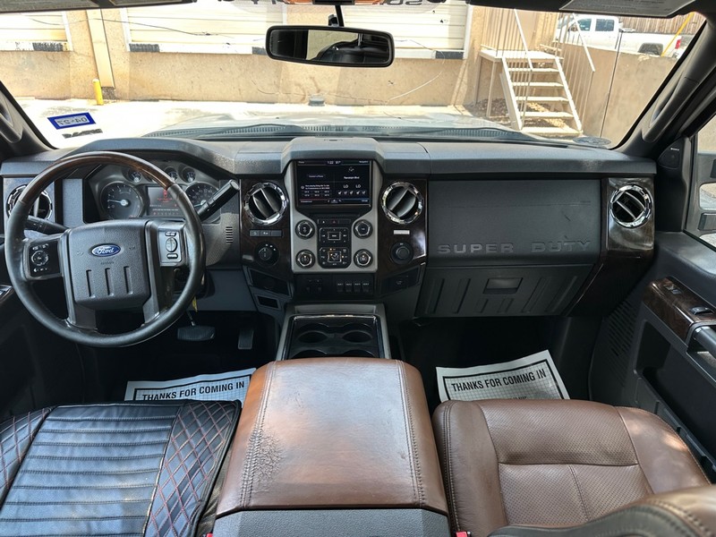 Ford Super Duty F-350 SRW Vehicle Full-screen Gallery Image 12